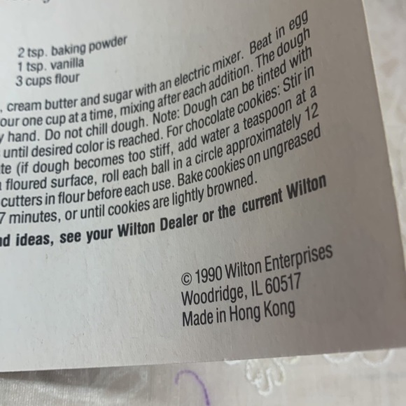 Vintage 1990 Wilton 10 pc cookie cutters Easter treats in storage container - Picture 10 of 12